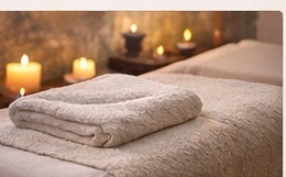 Fresh towels and a comfortable treatment bed in a Reiki room